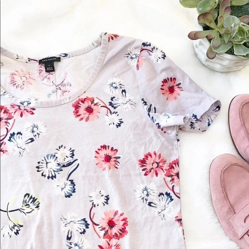 Ann Taylor Purple Floral print short sleeve spring summer top size small